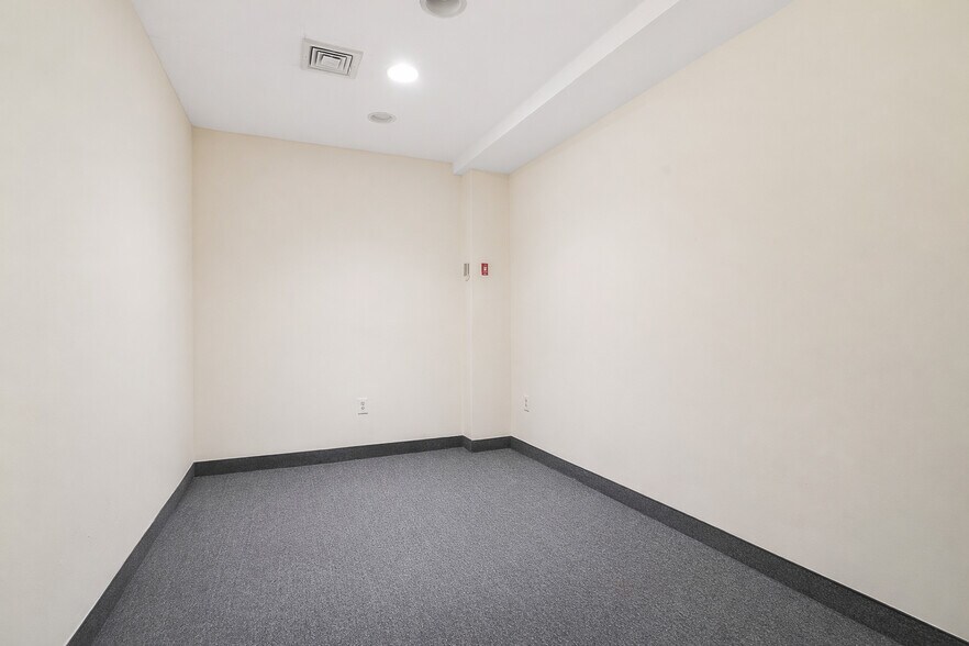 More Photos Of 234 Main St, Lincoln Park Storefront Retail Office For Lease