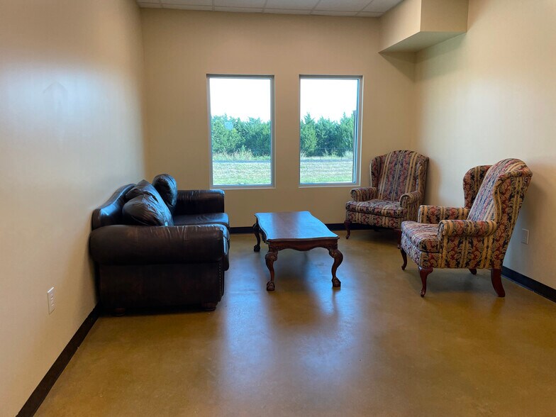 More Photos Of 1505 Airport Rd, Rockwall Flex For Lease