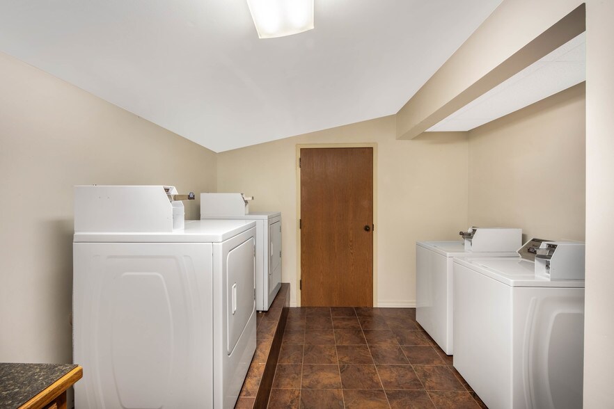 More Photos Of 3010 Green Mountain Dr, Branson Hotel For Sale