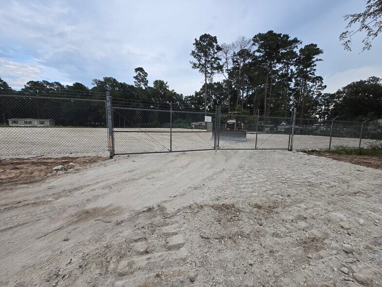 More Photos Of 12211 Carriage Ln, Conroe Land For Lease