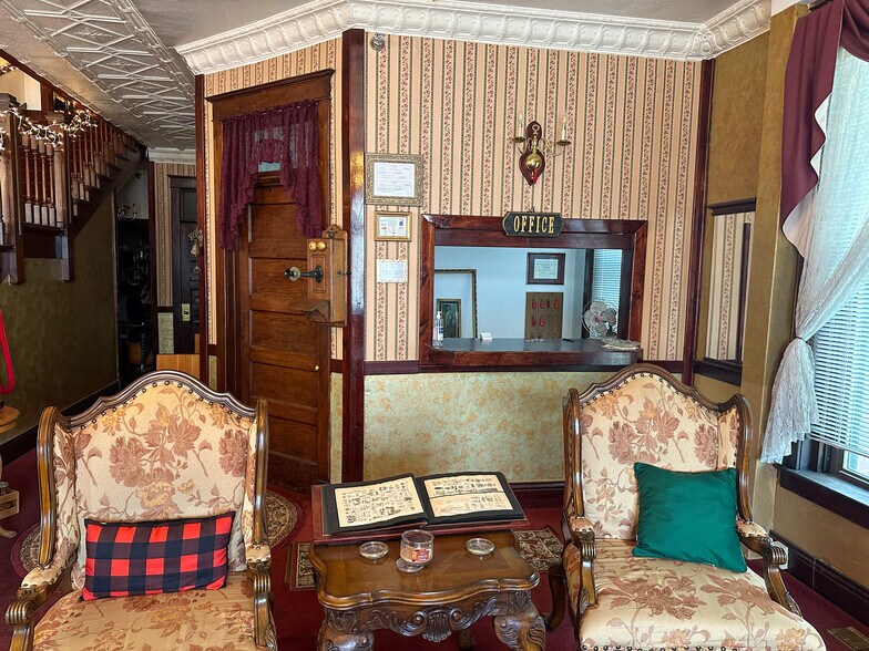 More Photos Of 211 W Kansas St, Crofton Hotel For Sale