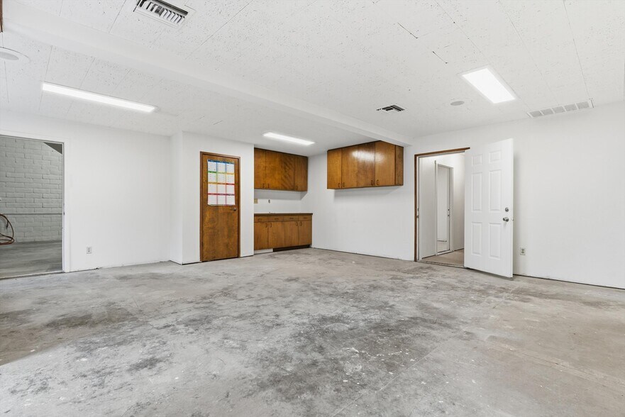 More Photos Of 9550 Main St, Penngrove Showroom For Sale