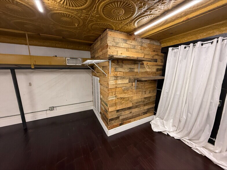 More Photos Of 216 S Main St, Monmouth Office For Lease