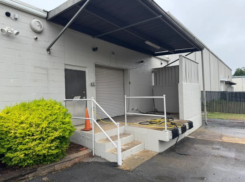 More Photos Of 215-219 Lovvorn Rd, Carrollton Warehouse For Lease