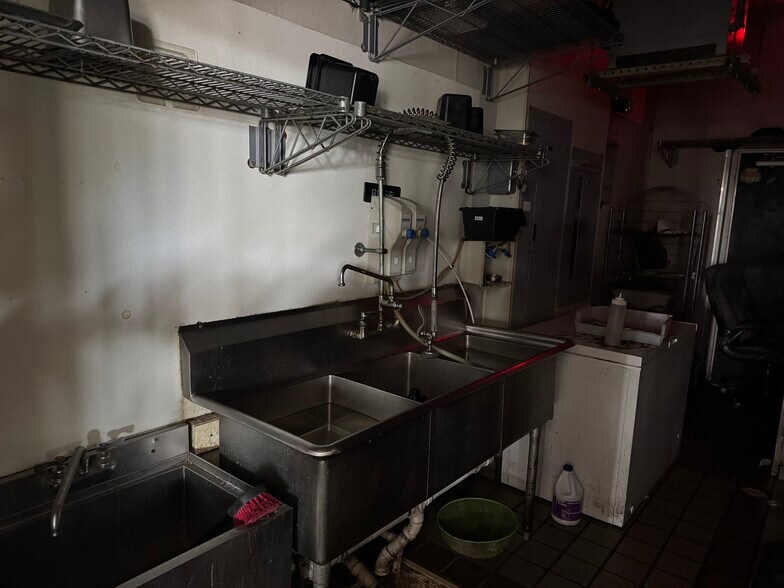 More Photos Of 6301-6501 N Andrews Ave, Fort Lauderdale General Retail For Lease