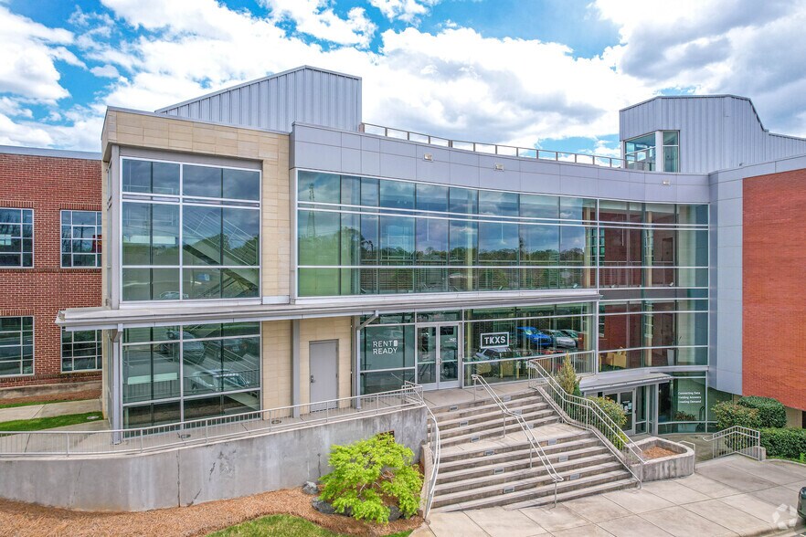 More Photos Of 1431 W Morehead St, Charlotte Office For Lease