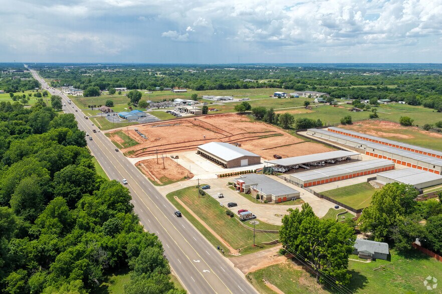 More Photos Of 3473 NW 32nd Street, Newcastle Flex For Lease