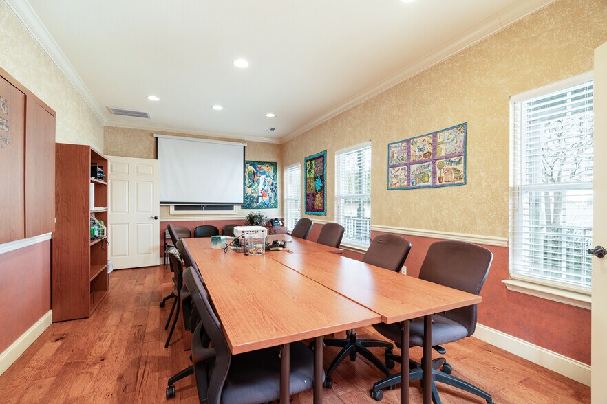 More Photos Of 130 Willowcreek Blvd, Sweetwater Medical For Sale