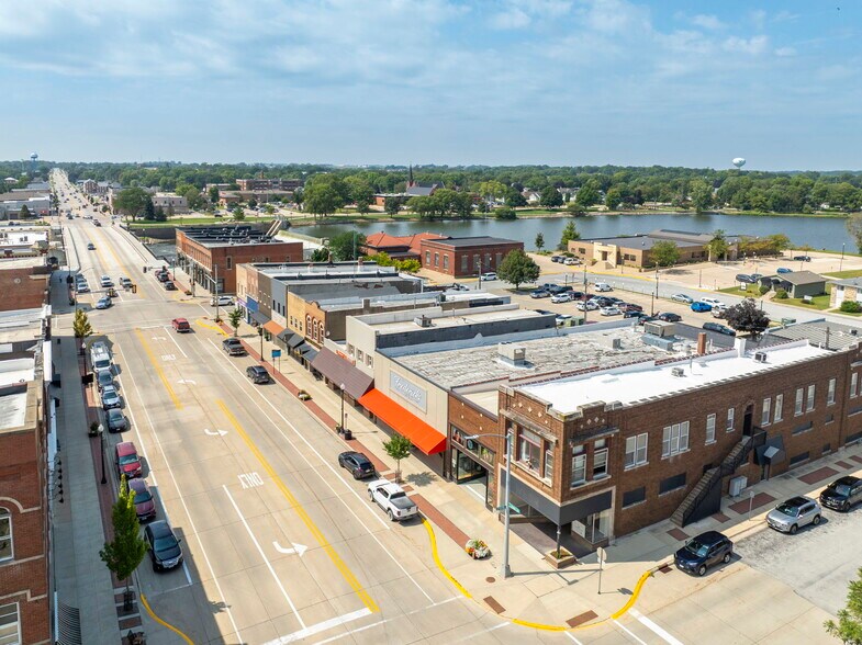 More Photos Of 121 E Bremer Ave, Waverly General Retail For Sale