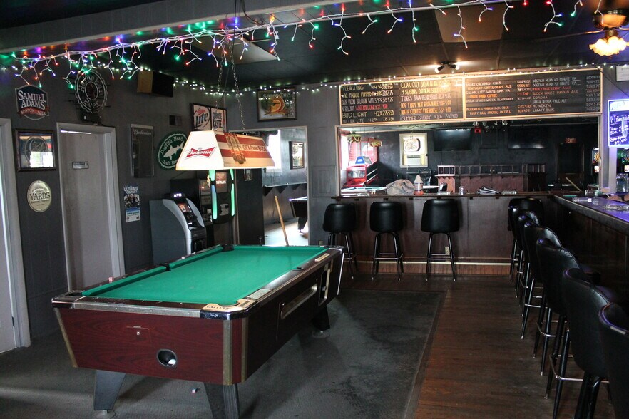More Photos Of 3036 E State St, Hermitage Bar For Sale