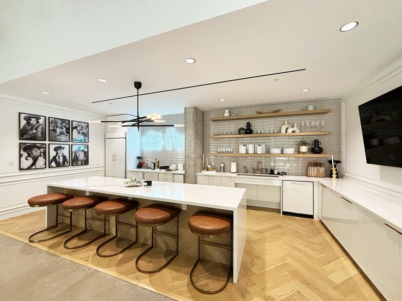 More Photos Of 2002 E 7th St, Austin Office For Sale