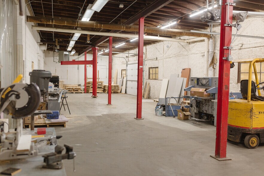 More Photos Of 4024 Washington Ave N, Minneapolis Warehouse For Lease