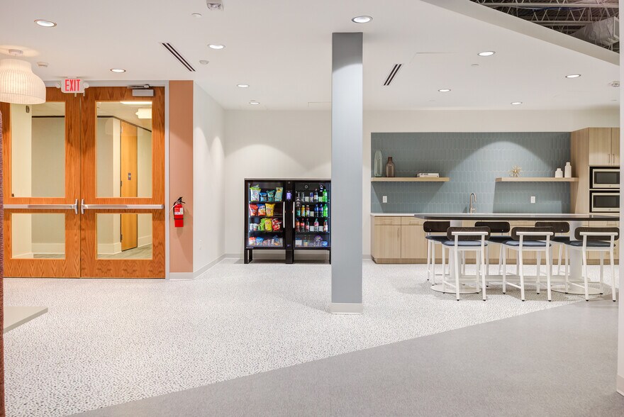 More Photos Of 5151 Glenwood Ave, Raleigh Unknown For Lease