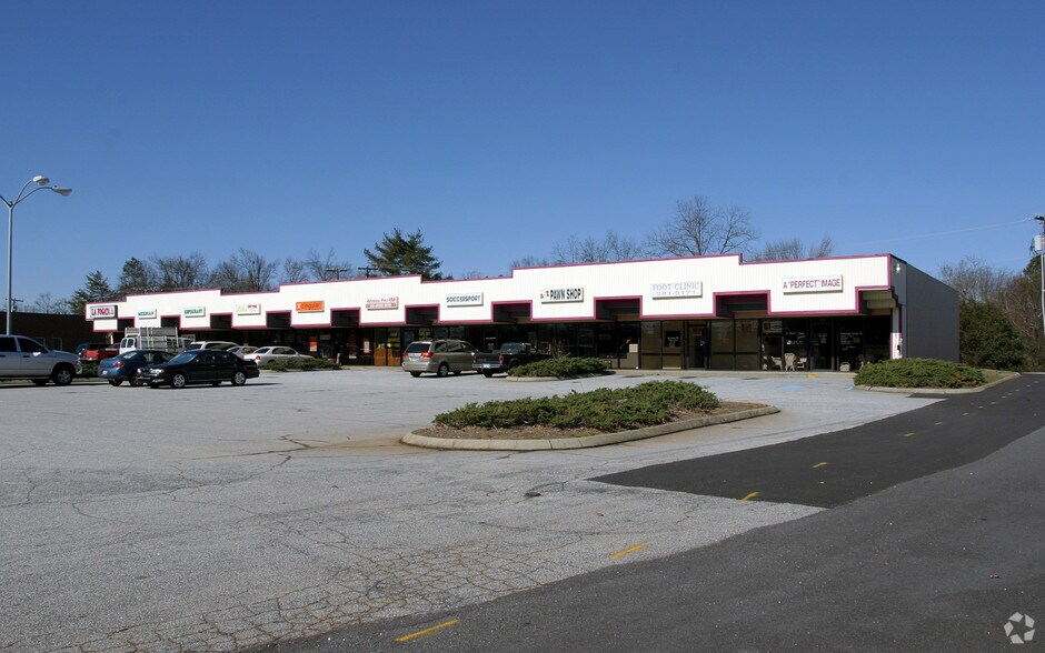 More Photos Of 107 E Butler Rd, Mauldin Unknown For Lease