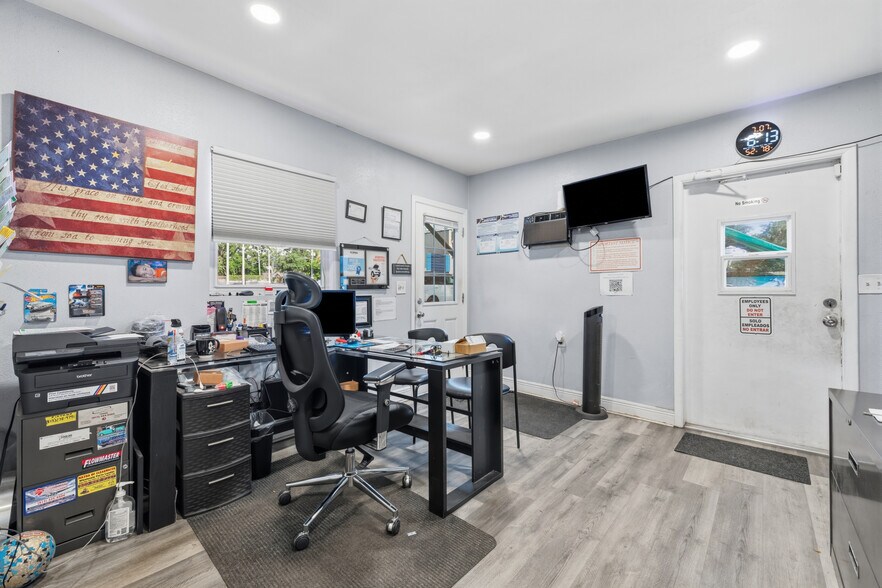 More Photos Of 6200 N Nebraska Ave, Tampa Auto Repair For Sale