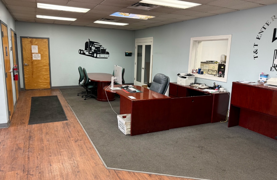 More Photos Of 5100-5102 Duff Dr, Cincinnati Warehouse For Sale