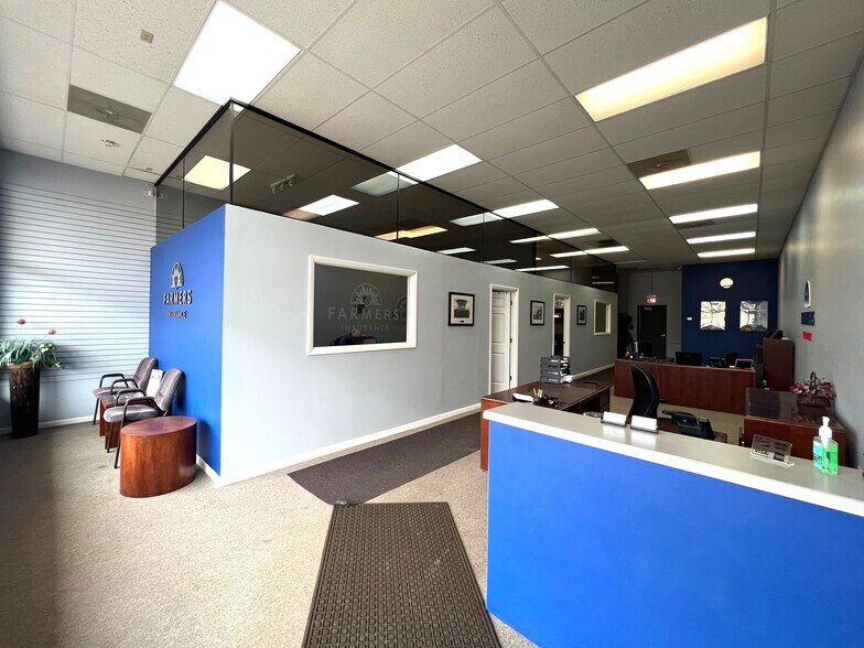 More Photos Of 1821-1833 Larkin Ave, Elgin Storefront Retail Office For Lease