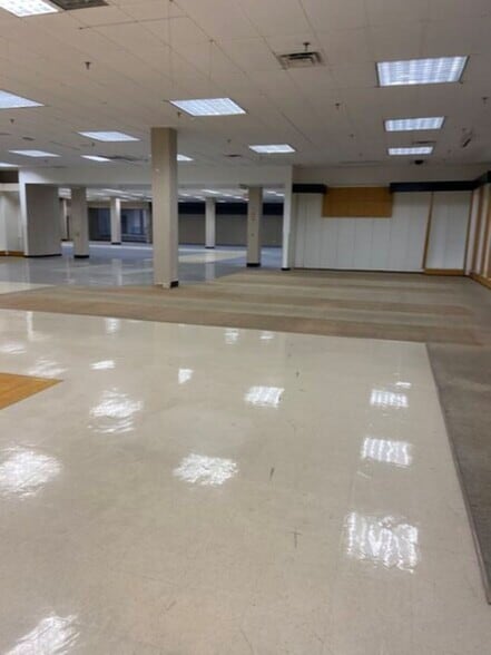 Primary Photo Of 1305 Airline Rd, Corpus Christi Department Store For Lease