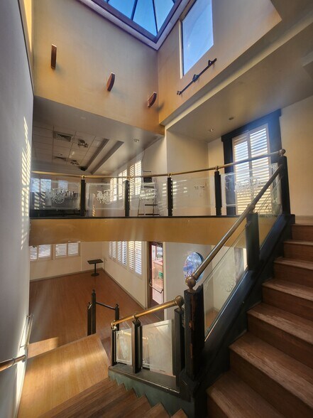 More Photos Of 4577-4585 Clairemont Dr, San Diego Storefront Retail Office For Lease