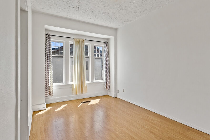 More Photos Of 1021 Fruitvale Blvd, Yakima Office For Sale