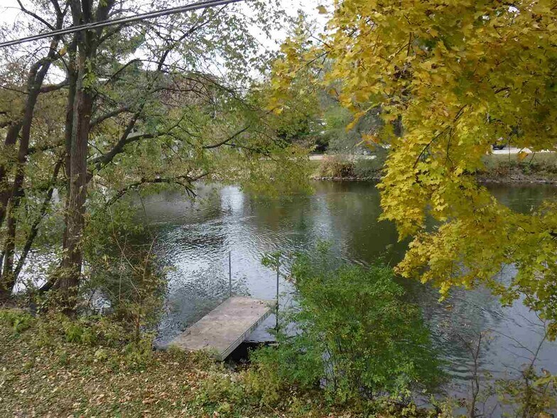 More Photos Of 210 S Water St, Stoughton Bar For Lease