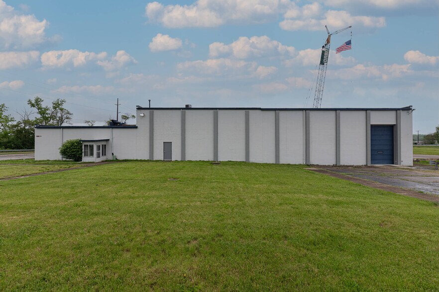 More Photos Of 3020 E River Rd, Moraine Warehouse For Lease