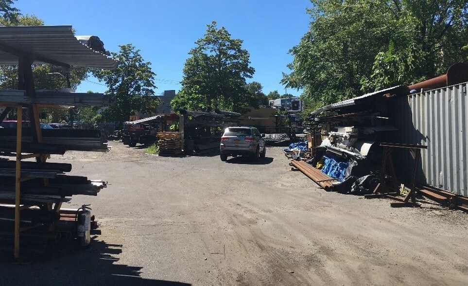 More Photos Of 21 Saw Mill River Rd, Yonkers Showroom For Sale