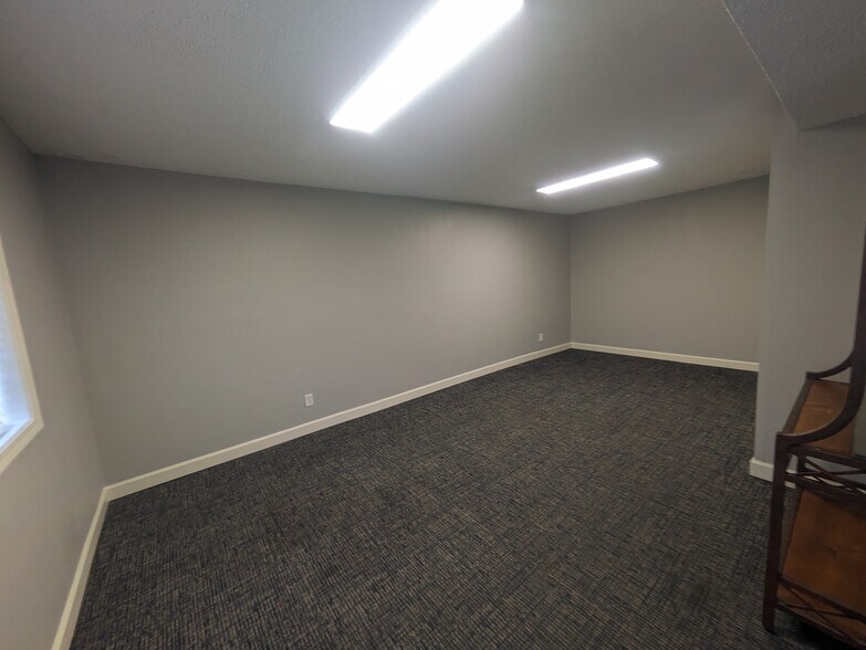 More Photos Of 545 Sherman St, Emporia Office For Lease