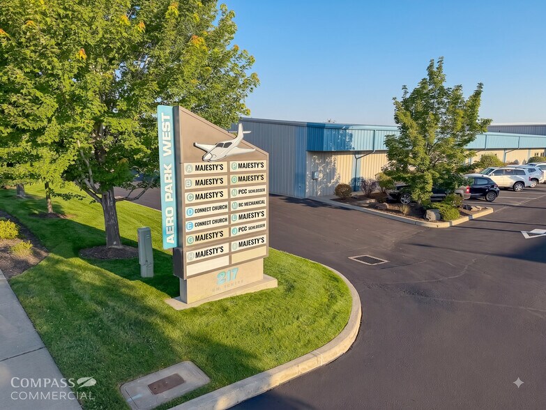 More Photos Of 217 Pumice Ave, Redmond Industrial For Sale