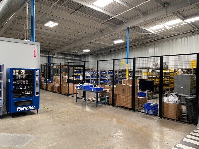 More Photos Of 919 W Mayfield Rd, Arlington Warehouse For Lease