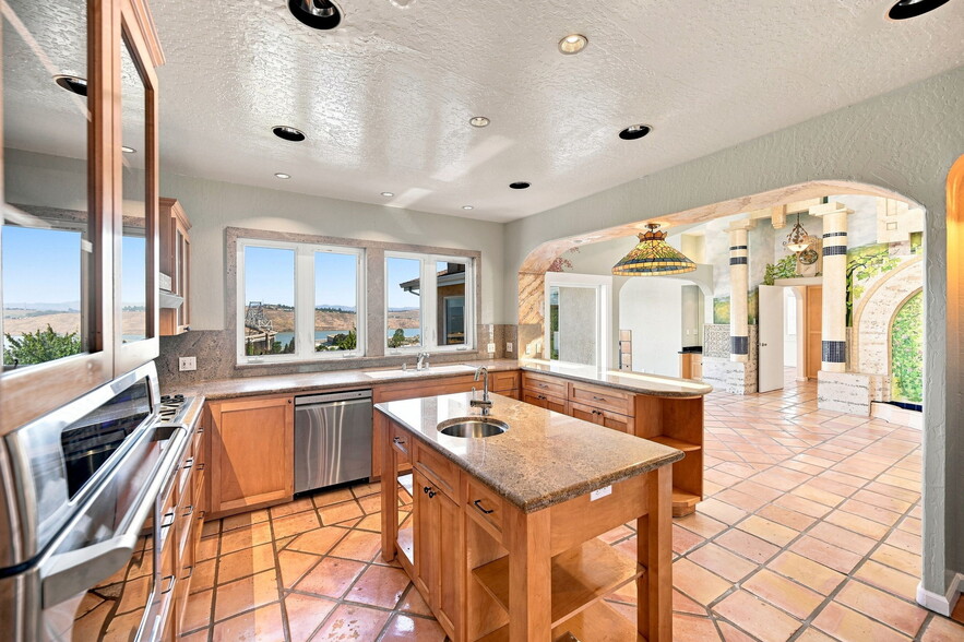 More Photos Of 1135 5th Ave, Crockett Apartments For Sale
