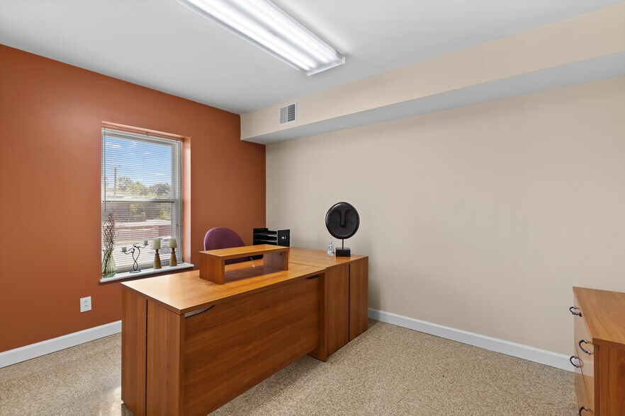 More Photos Of 10131-10137 West Florissant Ave, Saint Louis Office For Sale