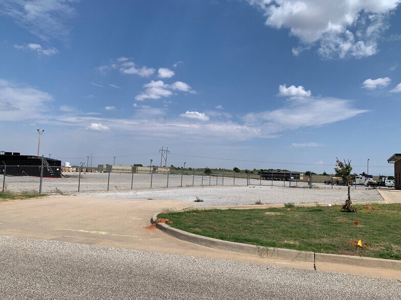 More Photos Of 2200 Industrial Blvd, Weatherford Light Manufacturing For Lease