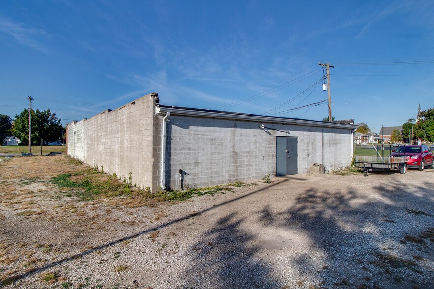 More Photos Of 609 S State St, Jerseyville General Retail For Sale