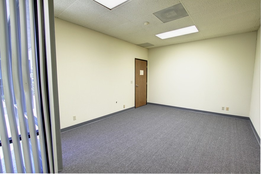 More Photos Of 1210 E Lexington Ave, Pomona Warehouse For Lease