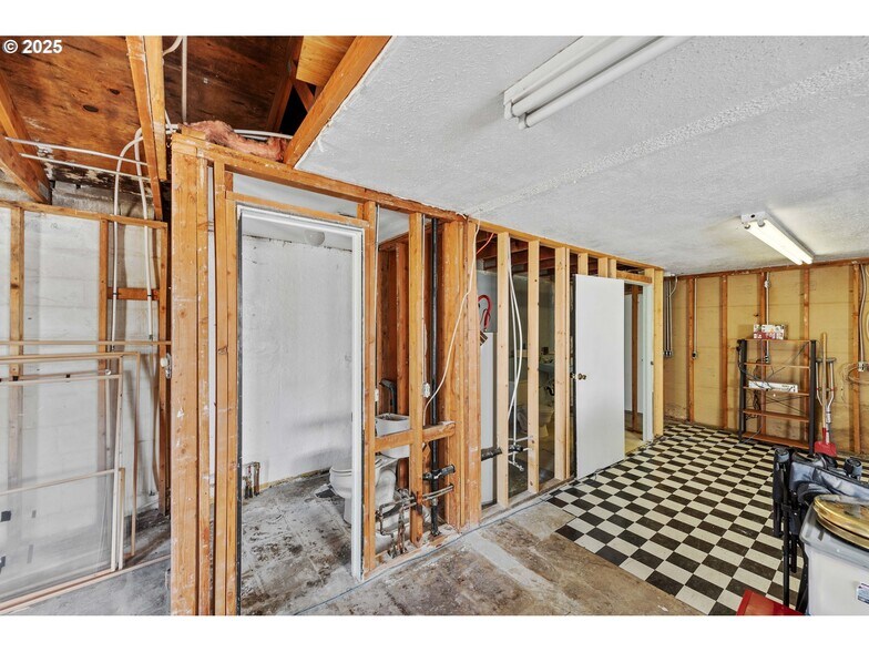 More Photos Of 2235 Broadway Ave, North Bend General Retail For Sale