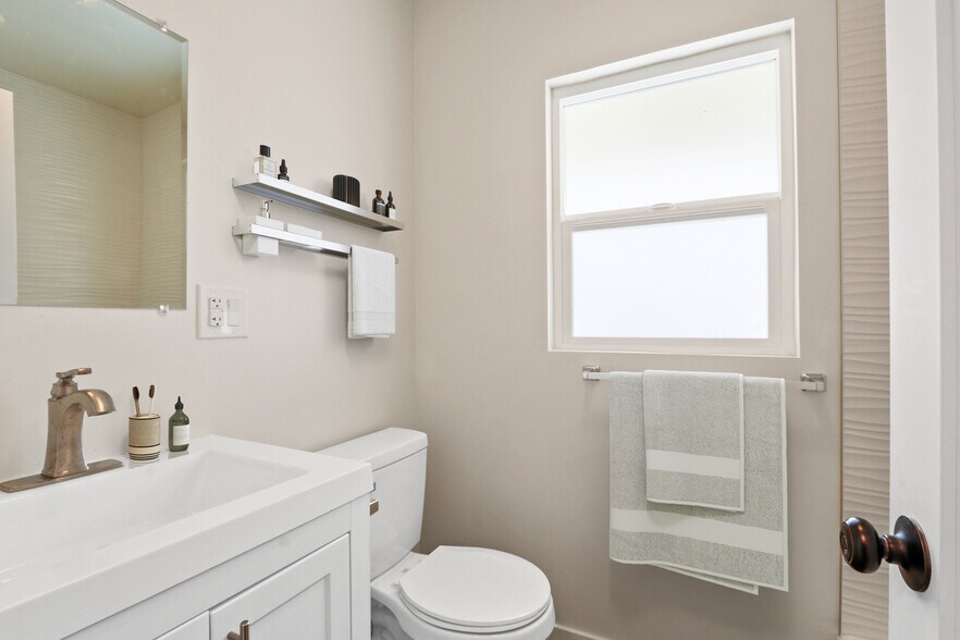 More Photos Of 6815 Seville Ave, Huntington Park Apartments For Sale