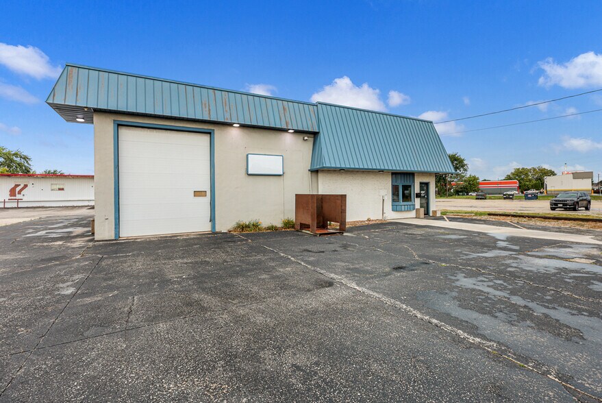 More Photos Of 2904 Calumet Ave, Manitowoc Auto Salvage Facility For Sale