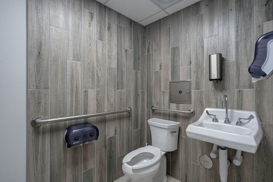 More Photos Of 195 King Ave, Athens Medical For Lease