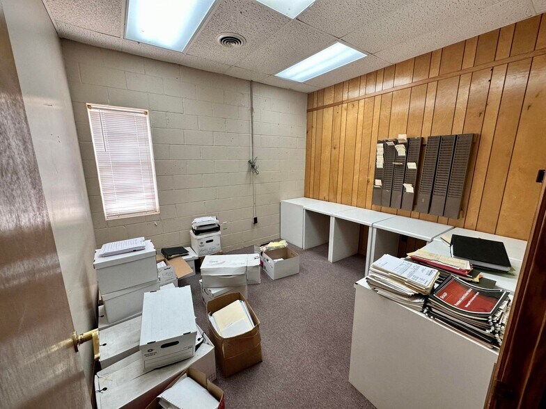 More Photos Of 712 Coulter Dr, New Albany Medical For Sale