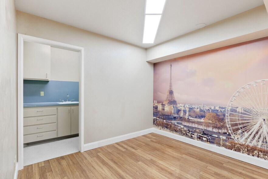 More Photos Of 2003 W Wall St, Midland Office For Sale