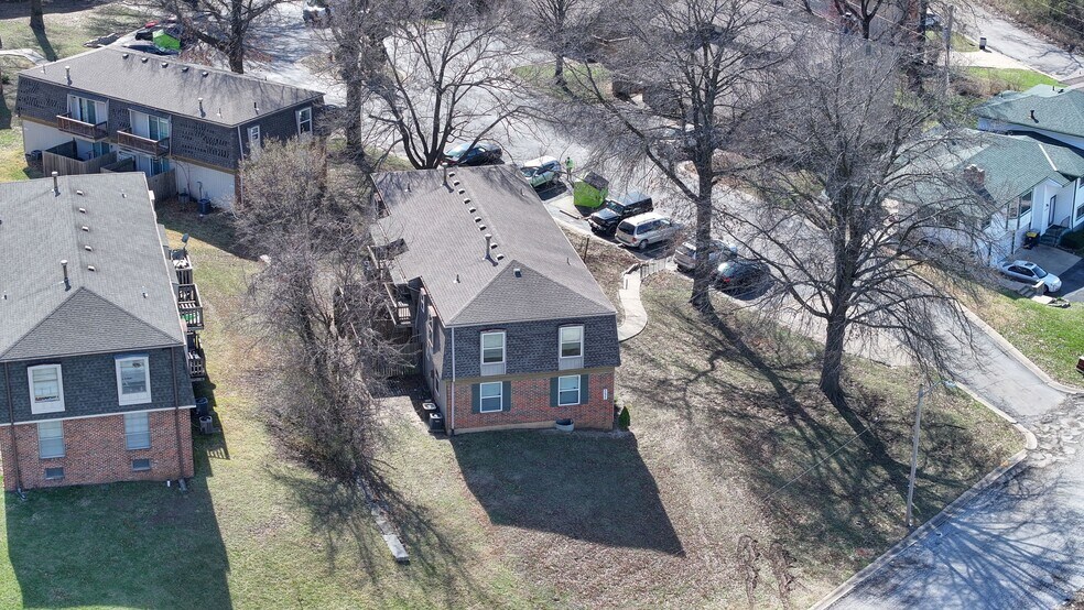 More Photos Of 8605-8627 Countryshire ln, Kansas City Apartments For Sale