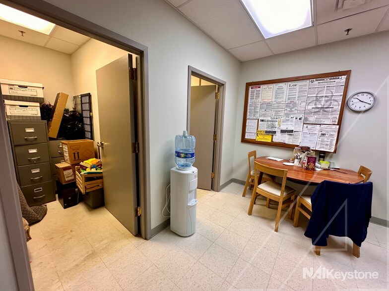 More Photos Of 985 Berkshire Blvd, Wyomissing Medical For Lease