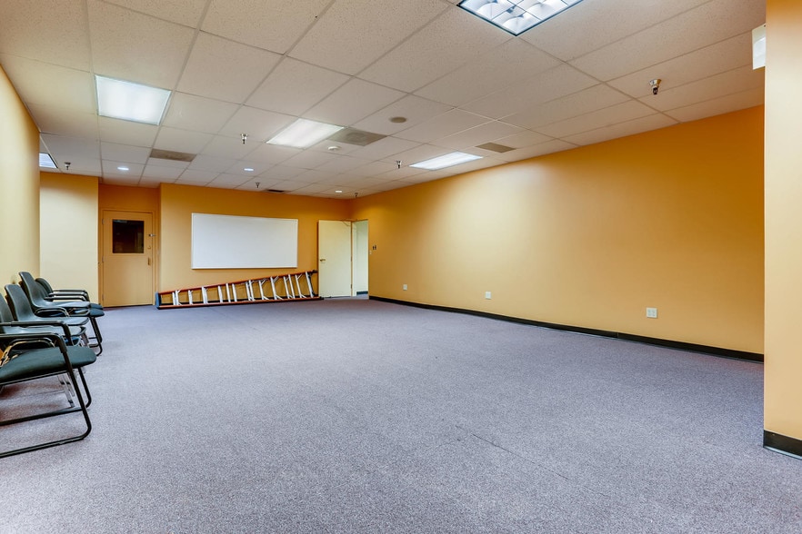 More Photos Of 16800 E Mississippi Ave, Aurora Freestanding For Sale