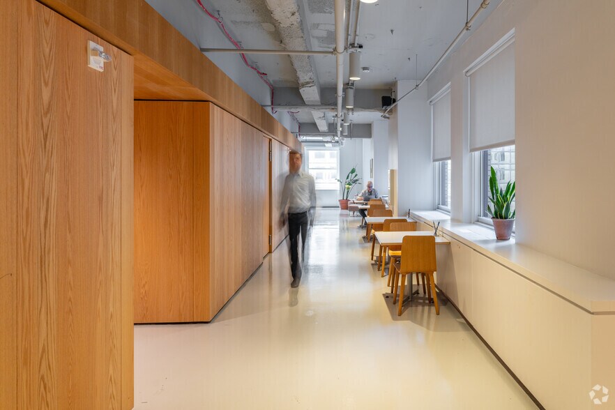 More Photos Of 405 Lexington Ave, New York Coworking Space