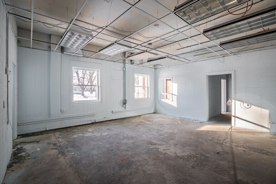 More Photos Of 445 Holton St, Sparta Warehouse For Lease