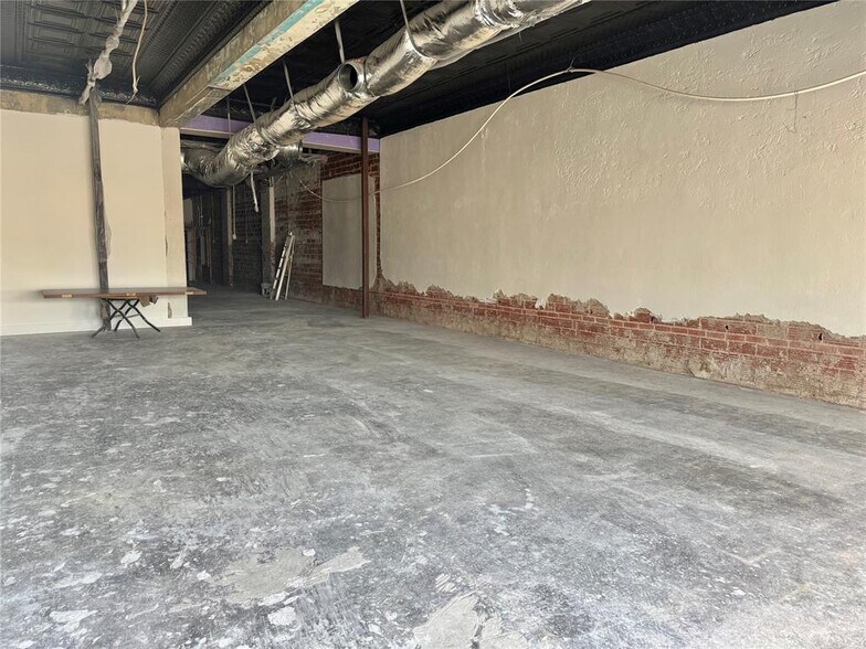More Photos Of 611-613 W Chickasha Ave, Chickasha Storefront Retail Office For Lease