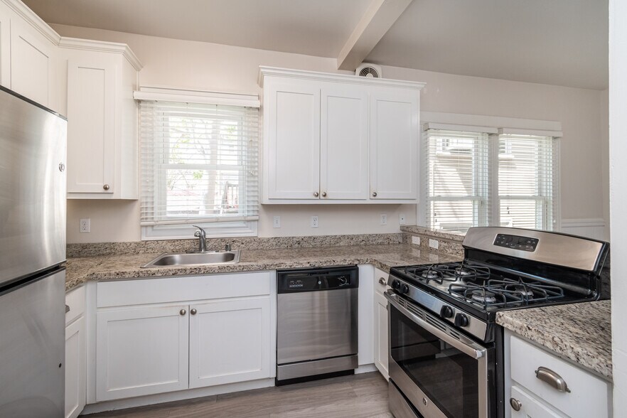 More Photos Of 2110-2112 I St, Sacramento Apartments For Sale