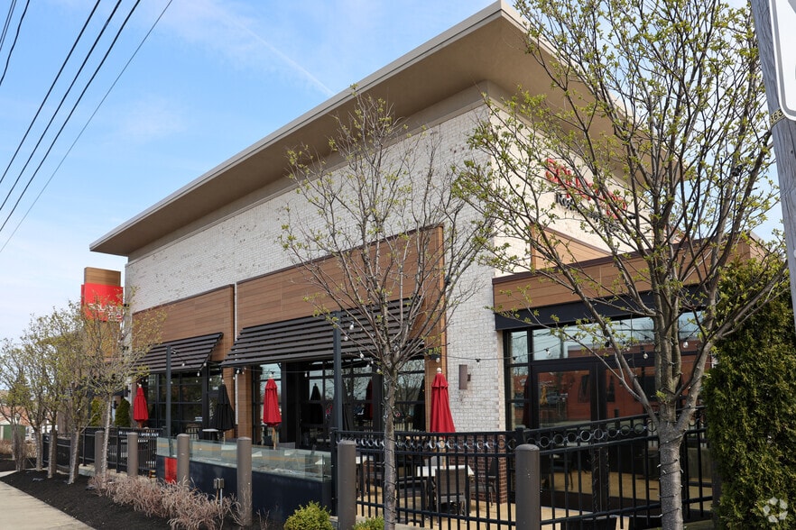 More Photos Of 13405-13485 Pearl Rd, Strongsville Freestanding For Lease