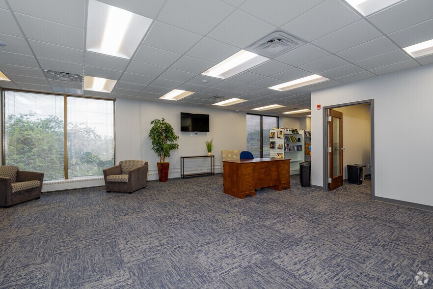 More Photos Of 11960 Westline Industrial Dr, Saint Louis Office For Lease